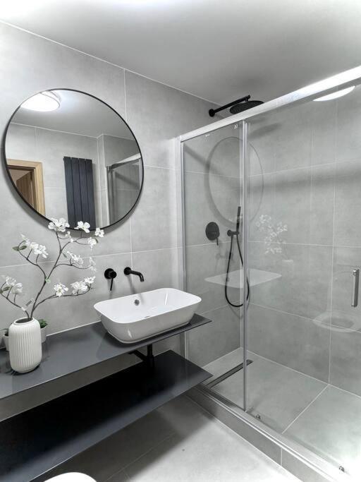 Appartamento New Modern Large In New Town 3bdr Praga